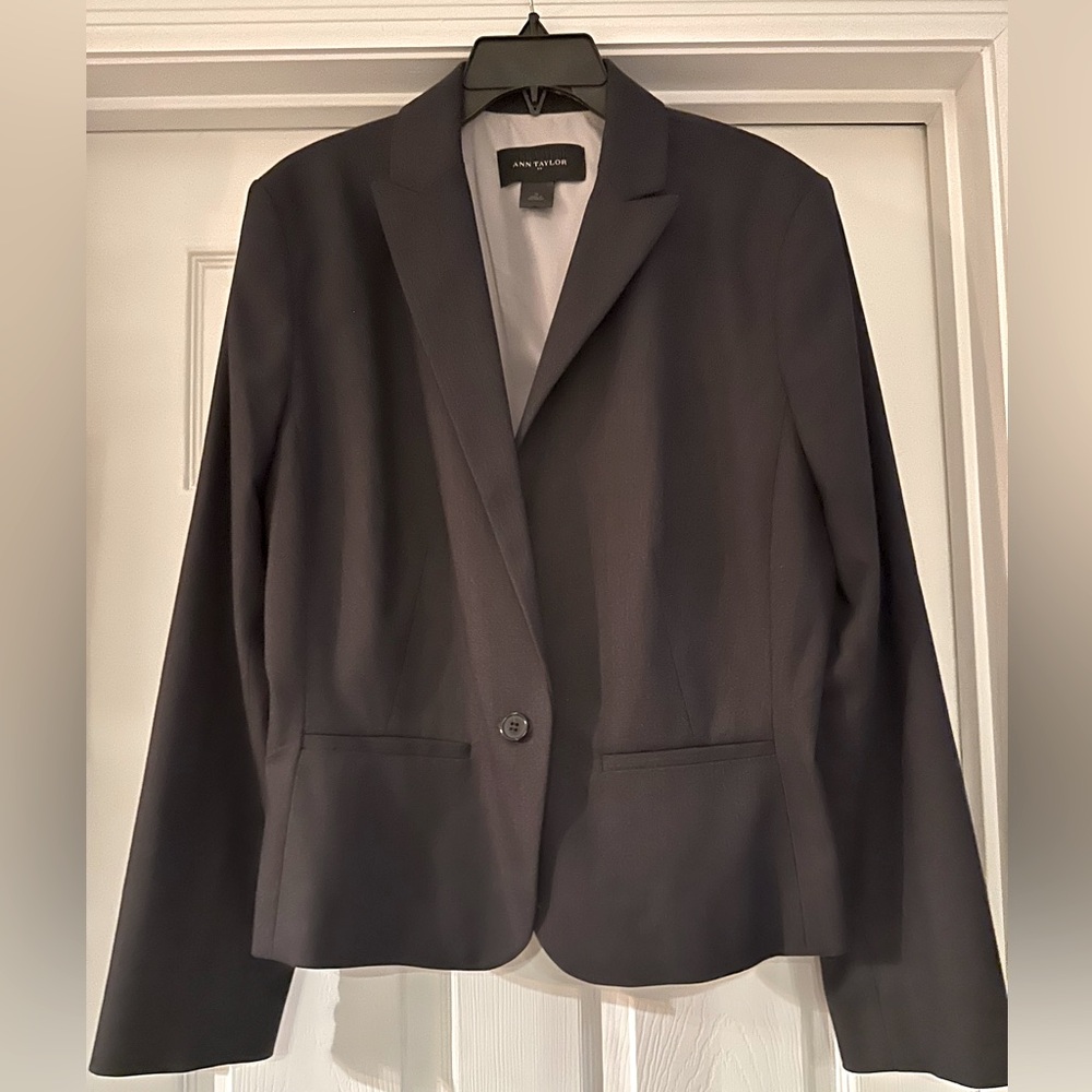 Ann Taylor tailored navy blazer size 16.